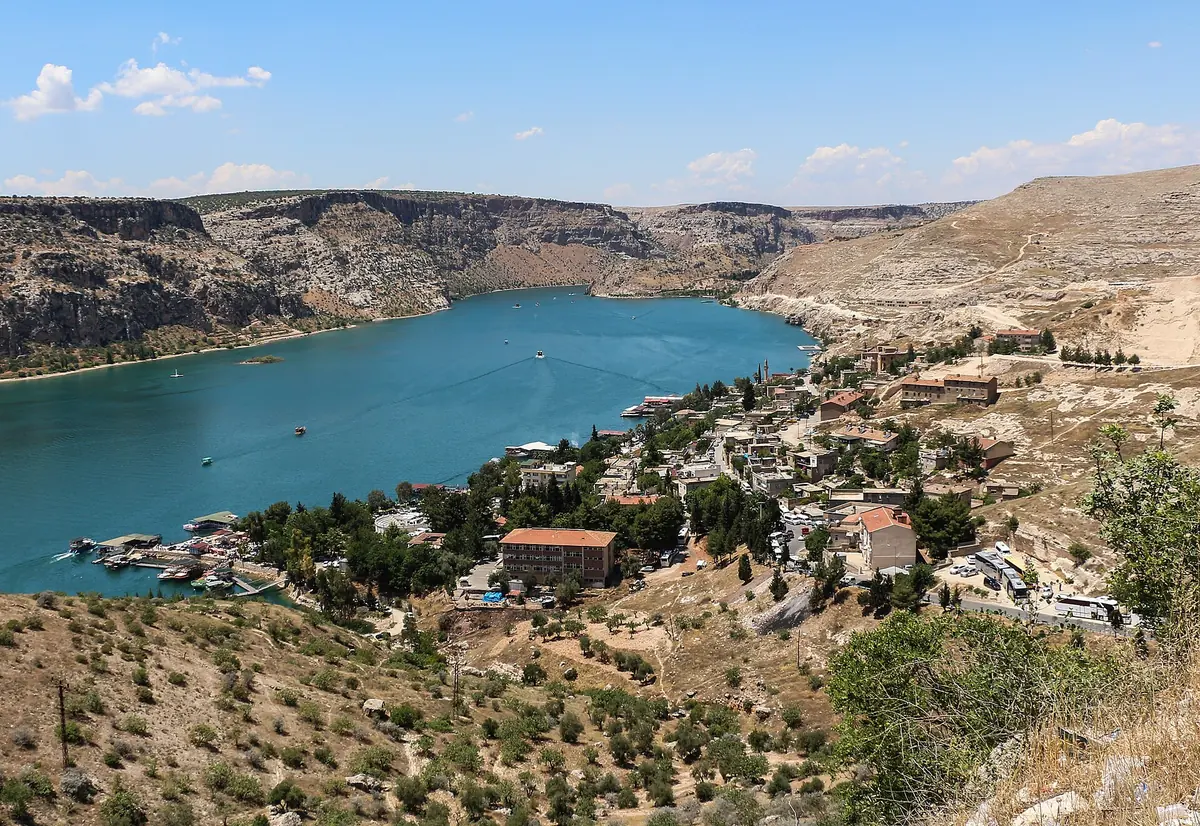 The town of Halfeti above the Euphrates reservoir, on a multi-day route that includes Göbekli Tepe tours